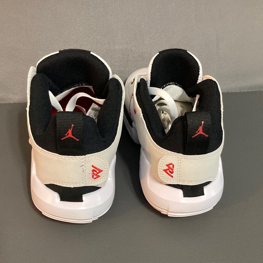 Jordan White and Black Sneakers womens 6.5/youth 5 - Picture 4 of 8